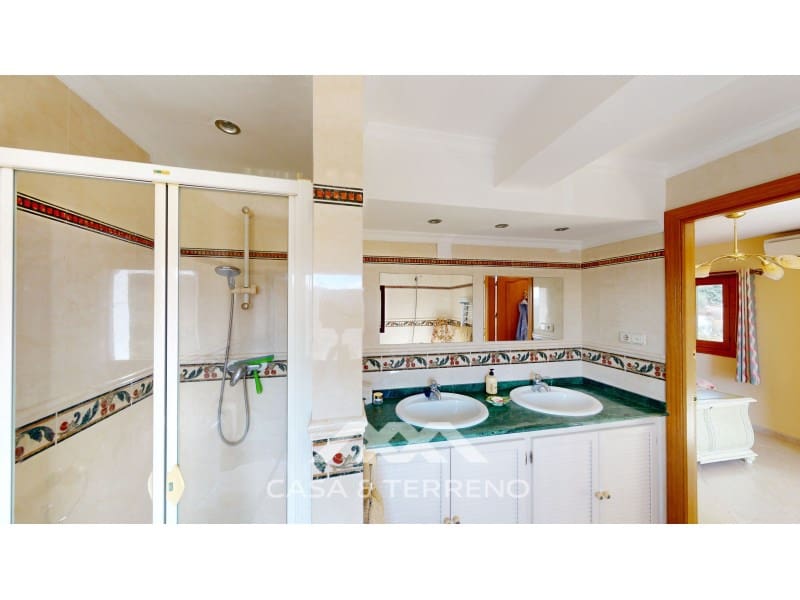 6 bedroom Guesthouse/B & B for sale in Iznajar - € 545,000 (Ref: 8146350)