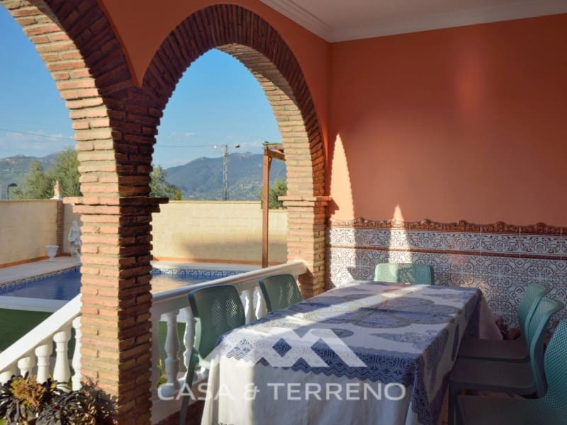 6 soveværelse Guesthouse/B & B til salg i Vinuela med swimmingpool - € 349.000 (Ref: 8146353)