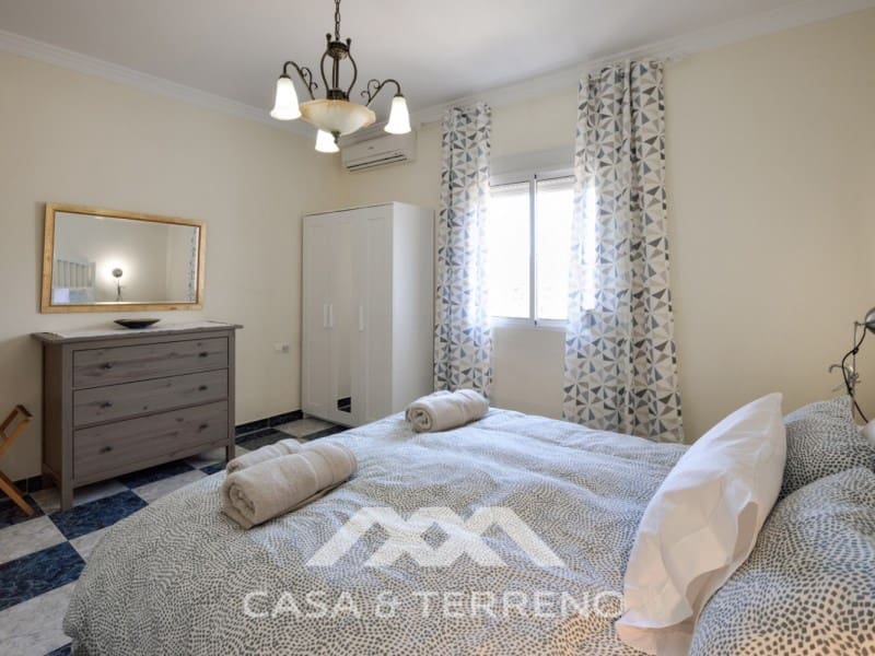 6 soveværelse Guesthouse/B & B til salg i Vinuela med swimmingpool - € 349.000 (Ref: 8146353)