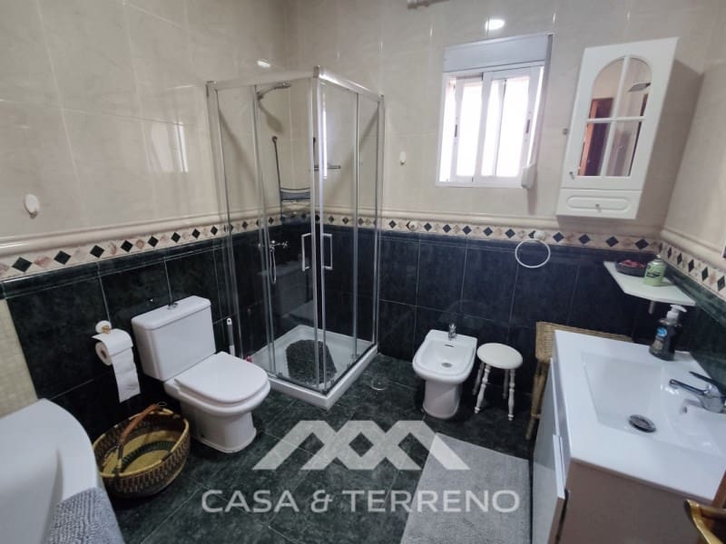 6 soveværelse Guesthouse/B & B til salg i Vinuela med swimmingpool - € 349.000 (Ref: 8146353)