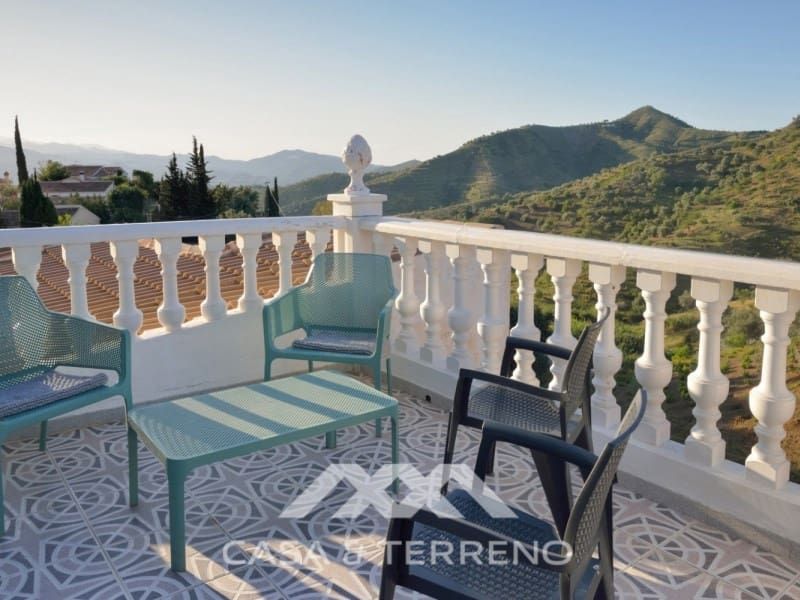 6 soveværelse Guesthouse/B & B til salg i Vinuela med swimmingpool - € 349.000 (Ref: 8146353)