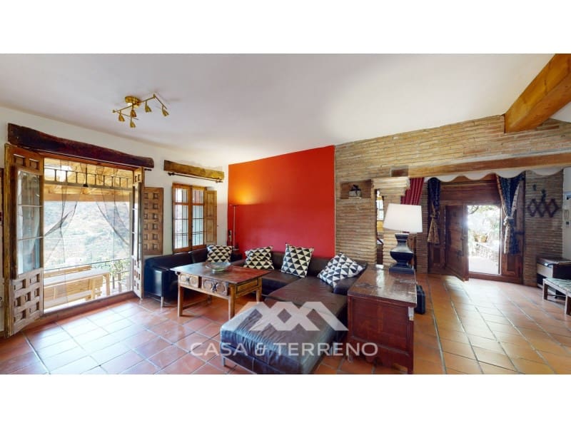 6 soveværelse Guesthouse/B & B til salg i Sayalonga med swimmingpool - € 780.000 (Ref: 8166075)