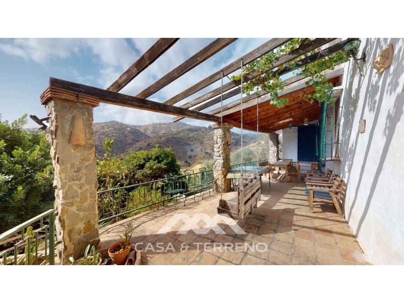 6 soveværelse Guesthouse/B & B til salg i Sayalonga med swimmingpool - € 780.000 (Ref: 8166075)