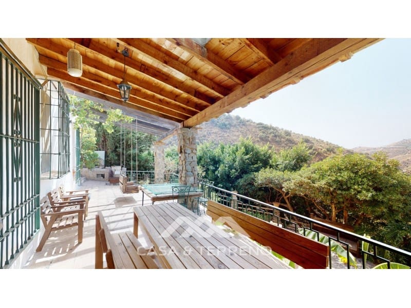 6 soveværelse Guesthouse/B & B til salg i Sayalonga med swimmingpool - € 780.000 (Ref: 8166075)