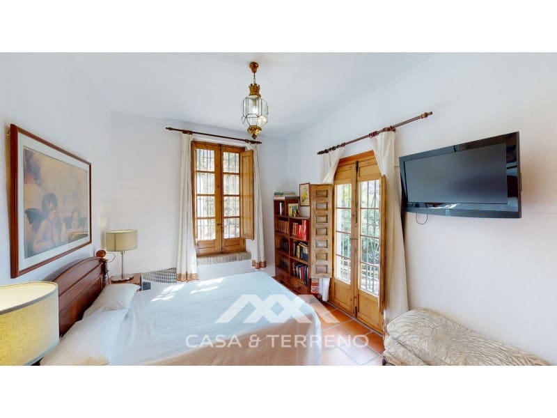 6 soveværelse Guesthouse/B & B til salg i Sayalonga med swimmingpool - € 780.000 (Ref: 8166075)