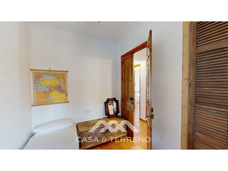 6 soveværelse Guesthouse/B & B til salg i Sayalonga med swimmingpool - € 780.000 (Ref: 8166075)