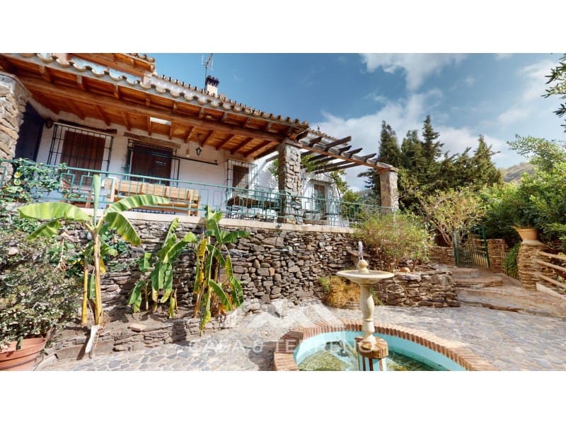 6 soveværelse Guesthouse/B & B til salg i Sayalonga med swimmingpool - € 780.000 (Ref: 8166075)