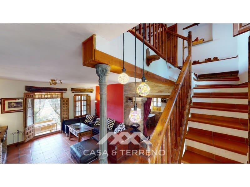 6 soveværelse Guesthouse/B & B til salg i Sayalonga med swimmingpool - € 780.000 (Ref: 8166075)