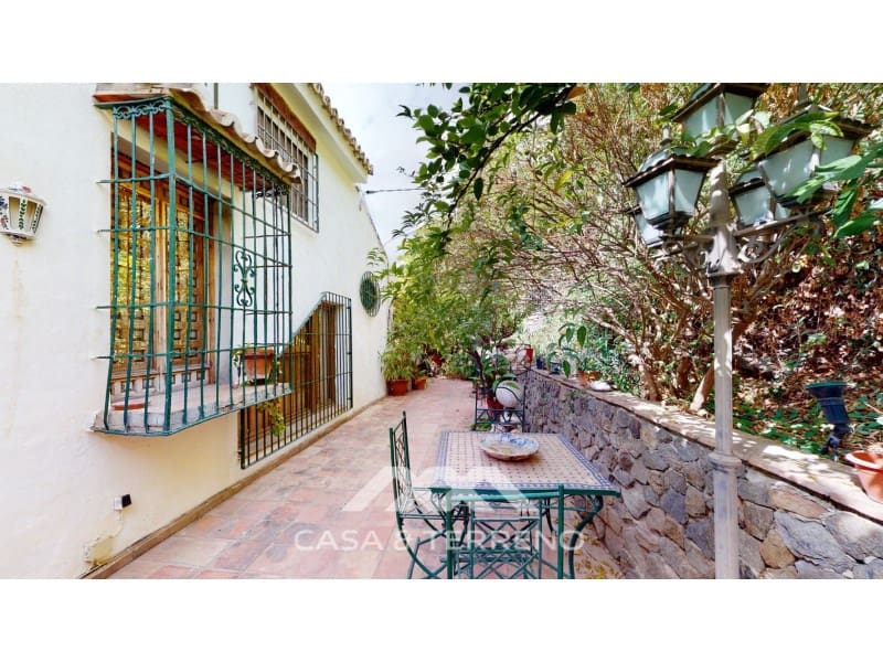 6 soveværelse Guesthouse/B & B til salg i Sayalonga med swimmingpool - € 780.000 (Ref: 8166075)