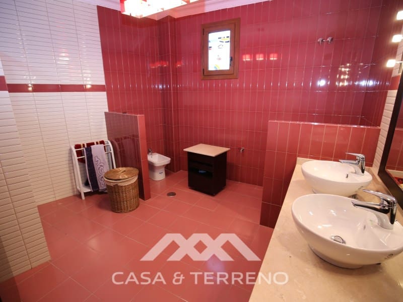 6 soveværelse Guesthouse/B & B til salg i Benamargosa med garage - € 478.000 (Ref: 8187467)