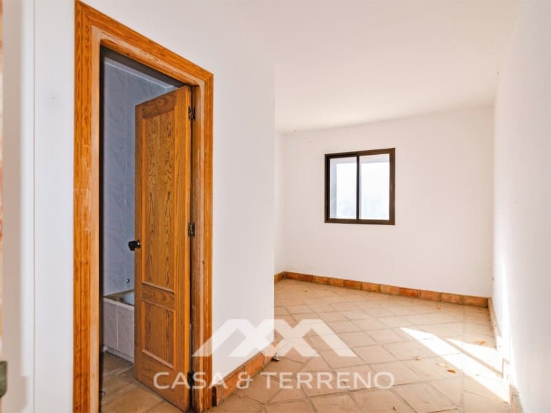 12 soveværelse Guesthouse/B & B til salg i Vinuela med garage - € 399.999 (Ref: 8211688)