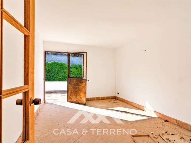 12 bedroom Guesthouse/B & B for sale in Viñuela with garage - € 399,999 (Ref: 8211688)