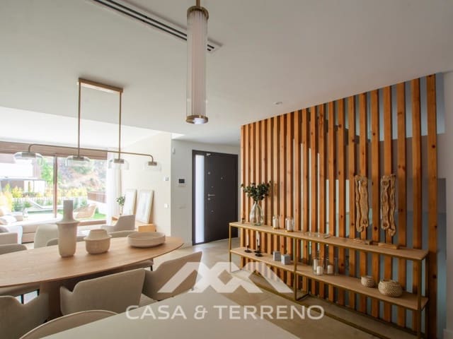 4 soverom Villa til salgs i Rincón de la Victoria med svømmebasseng garasje - € 705 000 (Ref: 8216162)