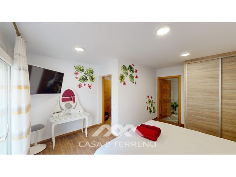 6 soveværelse Guesthouse/B & B til salg i Caleta de Velez med swimmingpool garage - € 1.200.000 (Ref: 8222901)