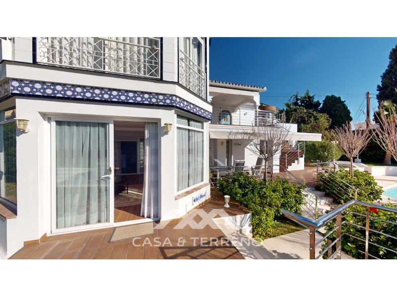 6 soveværelse Guesthouse/B & B til salg i Caleta de Velez med swimmingpool garage - € 1.200.000 (Ref: 8222901)