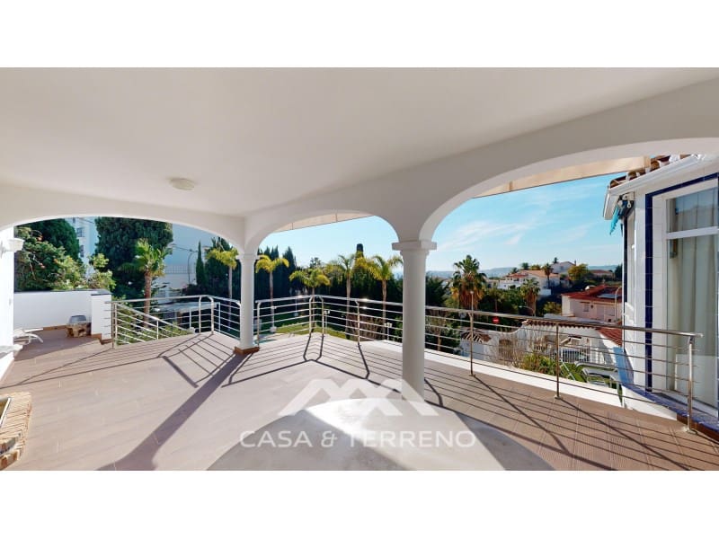 6 soveværelse Guesthouse/B & B til salg i Caleta de Velez med swimmingpool garage - € 1.200.000 (Ref: 8222901)