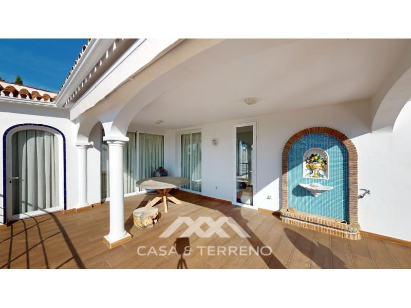 6 soveværelse Guesthouse/B & B til salg i Caleta de Velez med swimmingpool garage - € 1.200.000 (Ref: 8222901)