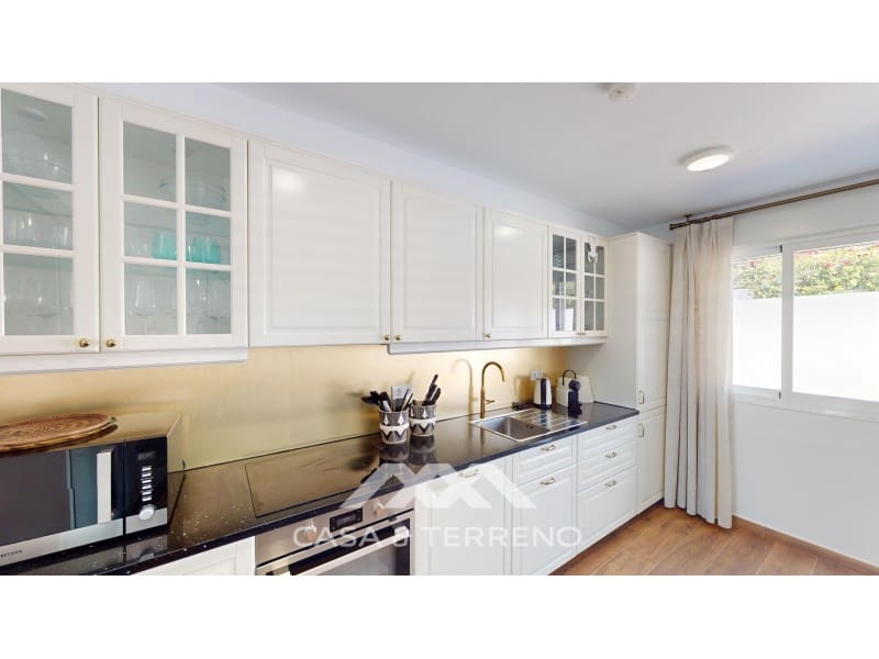 6 soveværelse Guesthouse/B & B til salg i Caleta de Velez med swimmingpool garage - € 1.200.000 (Ref: 8222901)