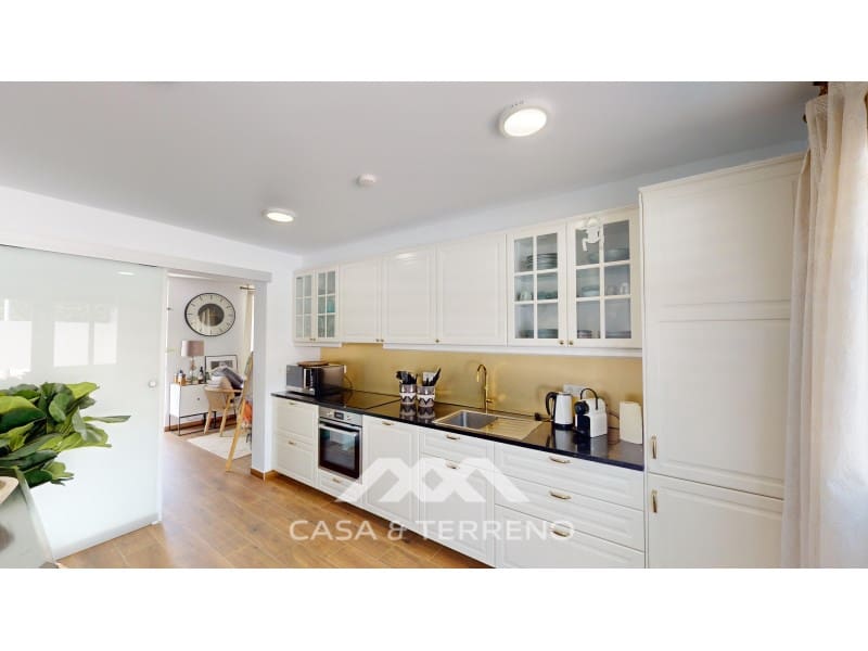 6 soveværelse Guesthouse/B & B til salg i Caleta de Velez med swimmingpool garage - € 1.200.000 (Ref: 8222901)