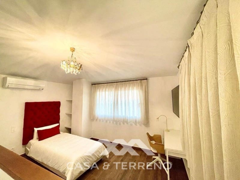 6 soveværelse Guesthouse/B & B til salg i Caleta de Velez med swimmingpool garage - € 1.200.000 (Ref: 8222901)