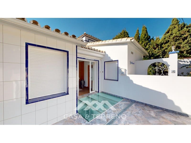 6 soveværelse Guesthouse/B & B til salg i Caleta de Velez med swimmingpool garage - € 1.200.000 (Ref: 8222901)