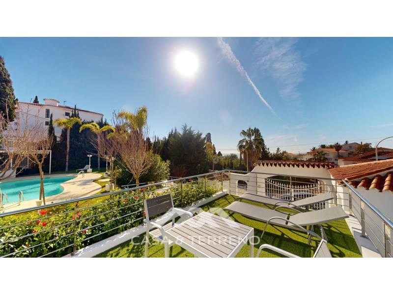 6 soveværelse Guesthouse/B & B til salg i Caleta de Velez med swimmingpool garage - € 1.200.000 (Ref: 8222901)