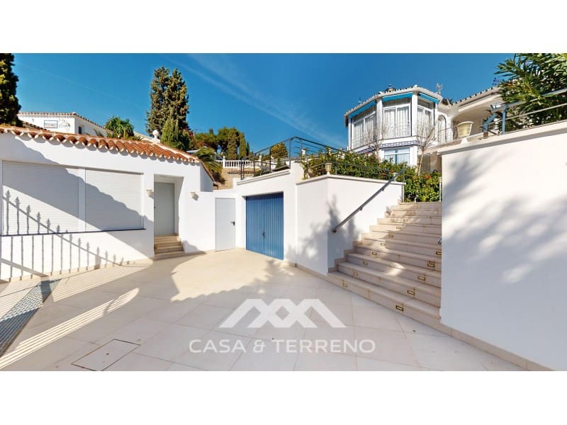 6 soveværelse Guesthouse/B & B til salg i Caleta de Velez med swimmingpool garage - € 1.200.000 (Ref: 8222901)