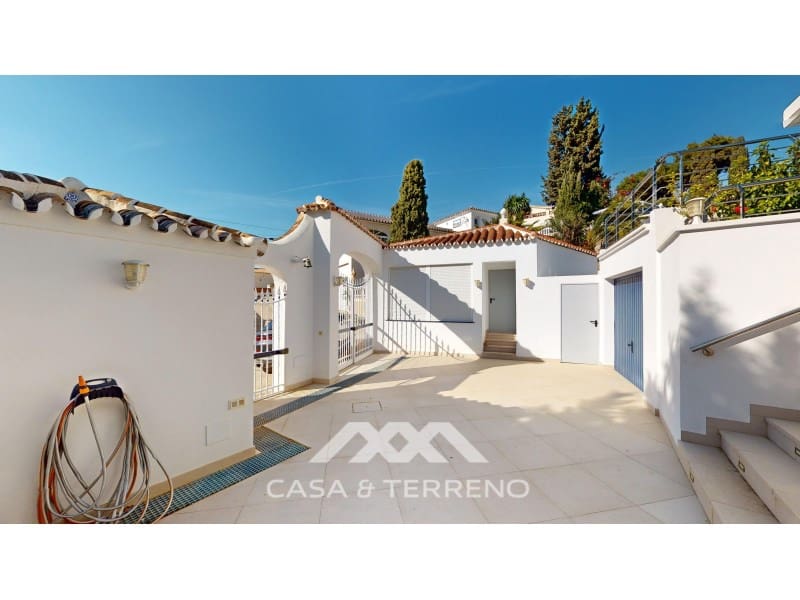 6 soveværelse Guesthouse/B & B til salg i Caleta de Velez med swimmingpool garage - € 1.200.000 (Ref: 8222901)