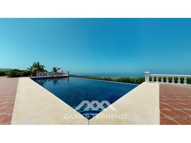 3 soveværelse Villa til salg i Algarrobo med swimmingpool - € 875.000 (Ref: 8383269)