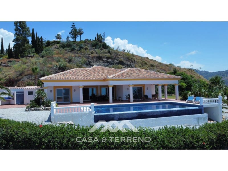 3 soveværelse Villa til salg i Algarrobo med swimmingpool - € 875.000 (Ref: 8383269)