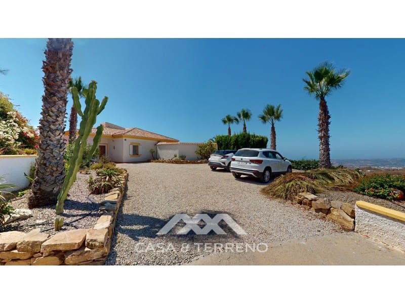 3 soveværelse Villa til salg i Algarrobo med swimmingpool - € 875.000 (Ref: 8383269)