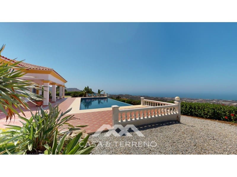 3 soveværelse Villa til salg i Algarrobo med swimmingpool - € 875.000 (Ref: 8383269)