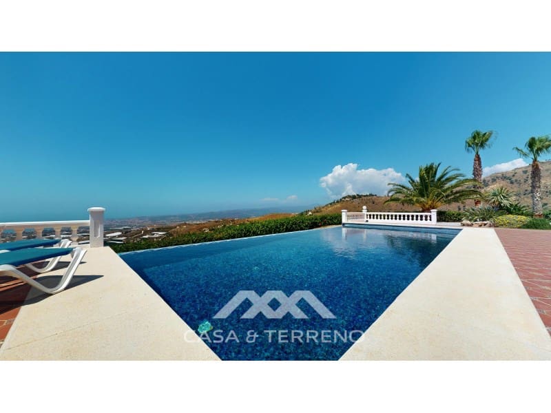 3 soveværelse Villa til salg i Algarrobo med swimmingpool - € 875.000 (Ref: 8383269)