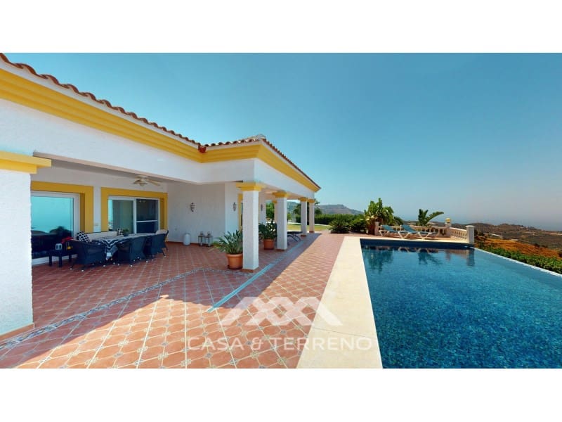 3 soveværelse Villa til salg i Algarrobo med swimmingpool - € 875.000 (Ref: 8383269)