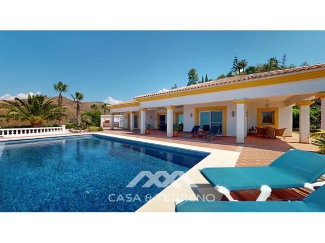 3 bedroom Villa for sale in Algarrobo with pool - € 875,000 (Ref: 8383269)