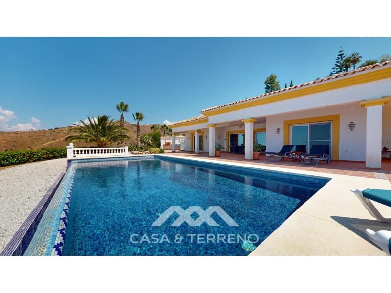 3 soveværelse Villa til salg i Algarrobo med swimmingpool - € 875.000 (Ref: 8383269)