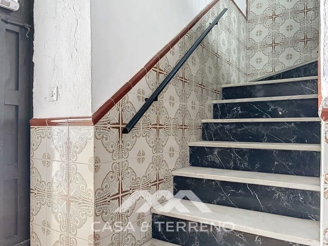 10 soverom Hus til salgs i Vélez-Málaga - € 375 000 (Ref: 8482202)