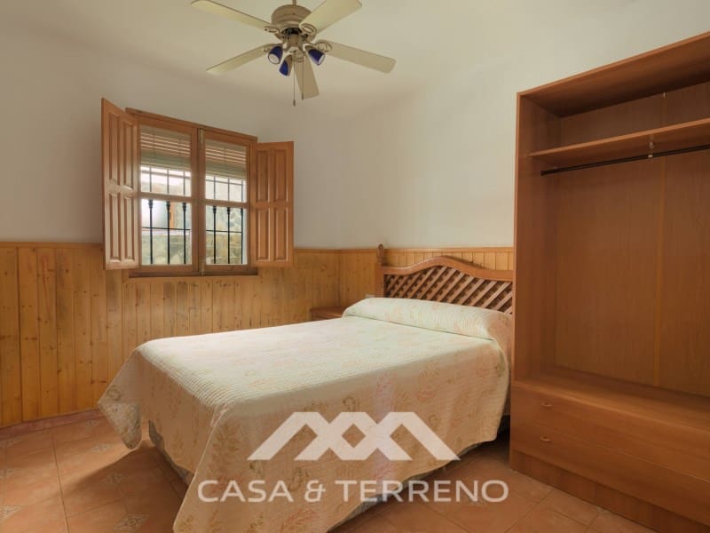 3 sovrum Villa till salu i Sayalonga med pool garage - 390 000 € (Ref: 8487864)