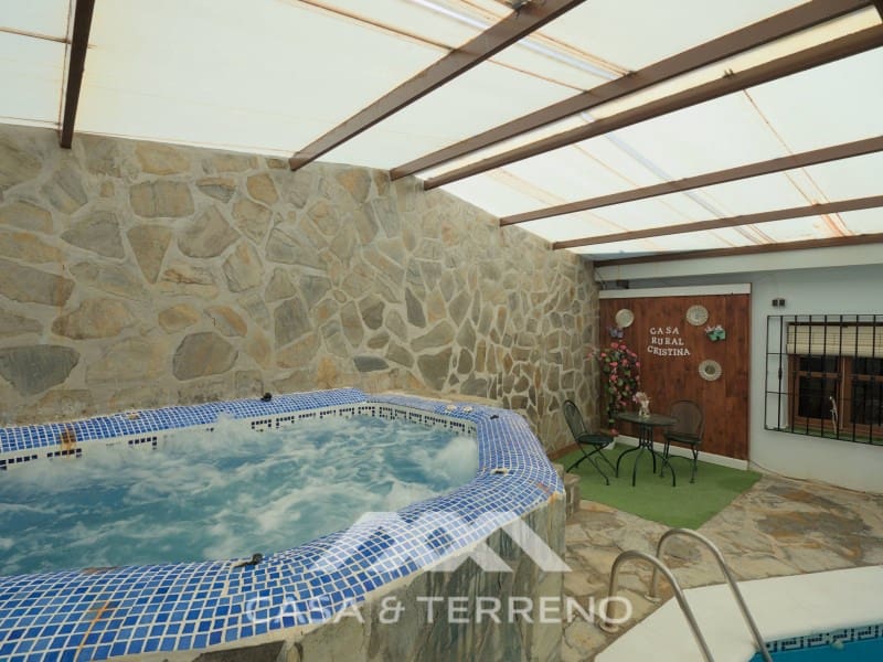 3 sovrum Villa till salu i Sayalonga med pool garage - 390 000 € (Ref: 8487864)