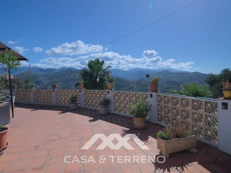 3 sovrum Villa till salu i Sayalonga med pool garage - 390 000 € (Ref: 8487864)