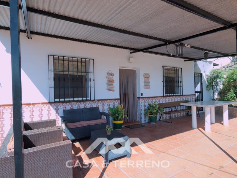 3 sovrum Villa till salu i Sayalonga med pool garage - 390 000 € (Ref: 8487864)