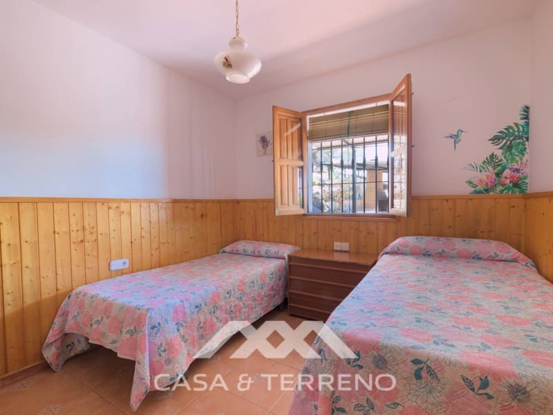 3 sovrum Villa till salu i Sayalonga med pool garage - 390 000 € (Ref: 8487864)