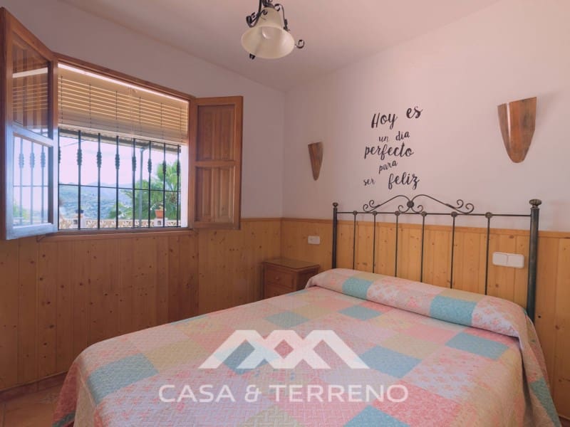 3 sovrum Villa till salu i Sayalonga med pool garage - 390 000 € (Ref: 8487864)