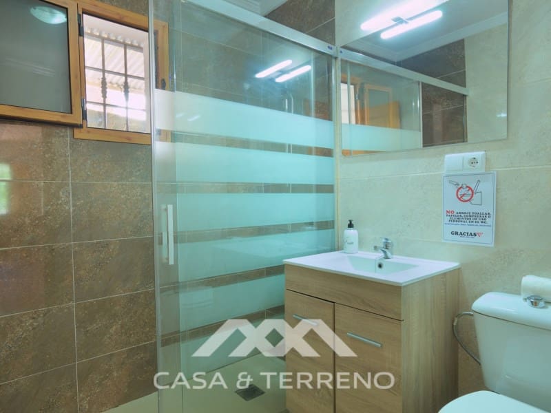 3 sovrum Villa till salu i Sayalonga med pool garage - 390 000 € (Ref: 8487864)