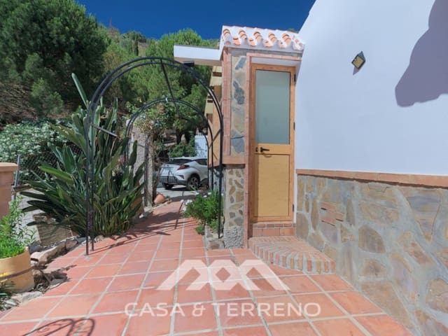 3 sovrum Villa till salu i Sayalonga med pool garage - 390 000 € (Ref: 8487864)