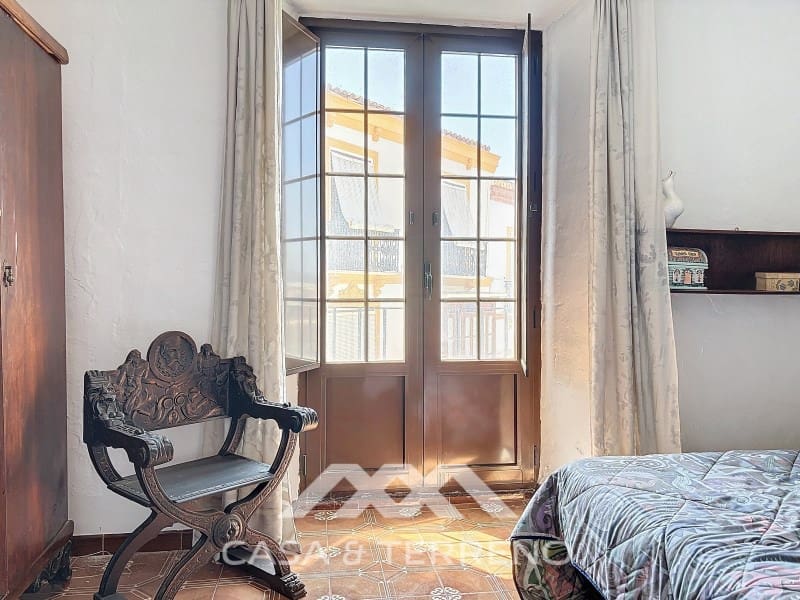 10 bedroom Guesthouse/B & B for sale in Velez-Malaga - € 375,000 (Ref: 8489098)