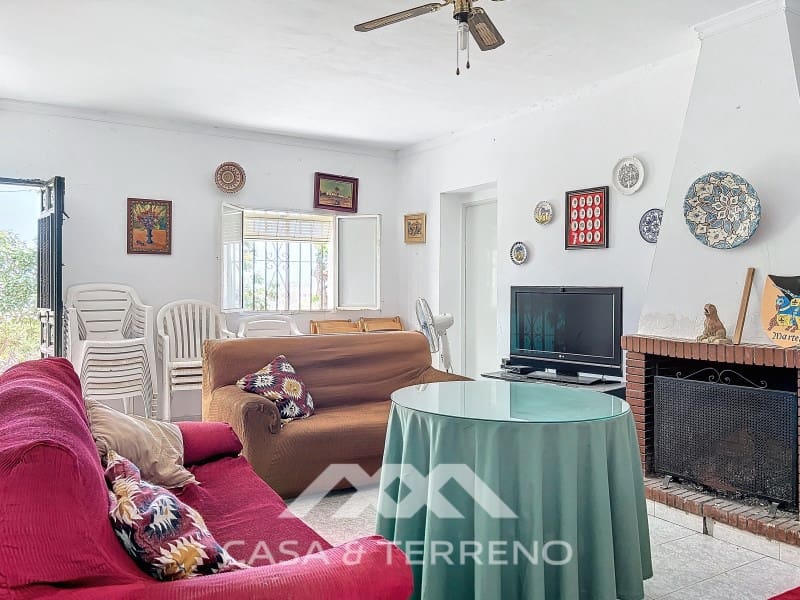 10 bedroom Guesthouse/B & B for sale in Torre del Mar with pool - € 425,000 (Ref: 8489099)