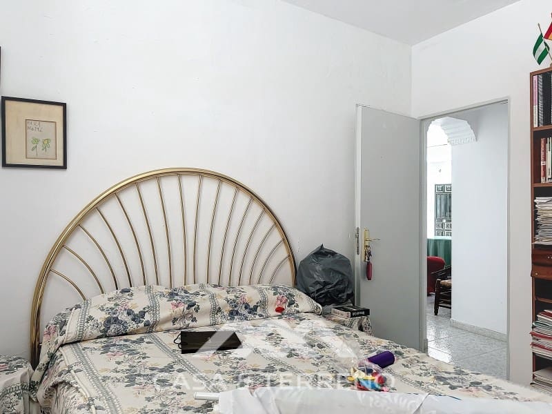 10 bedroom Guesthouse/B & B for sale in Torre del Mar with pool - € 425,000 (Ref: 8489099)