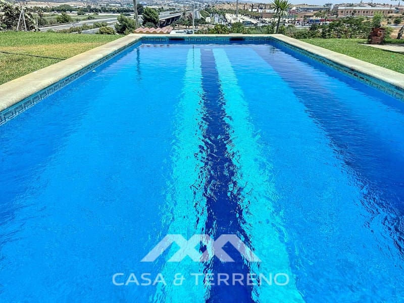 10 bedroom Guesthouse/B & B for sale in Torre del Mar with pool - € 425,000 (Ref: 8489099)