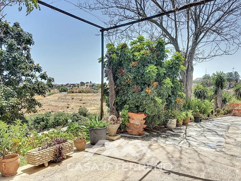 10 bedroom Guesthouse/B & B for sale in Torre del Mar with pool - € 425,000 (Ref: 8489099)